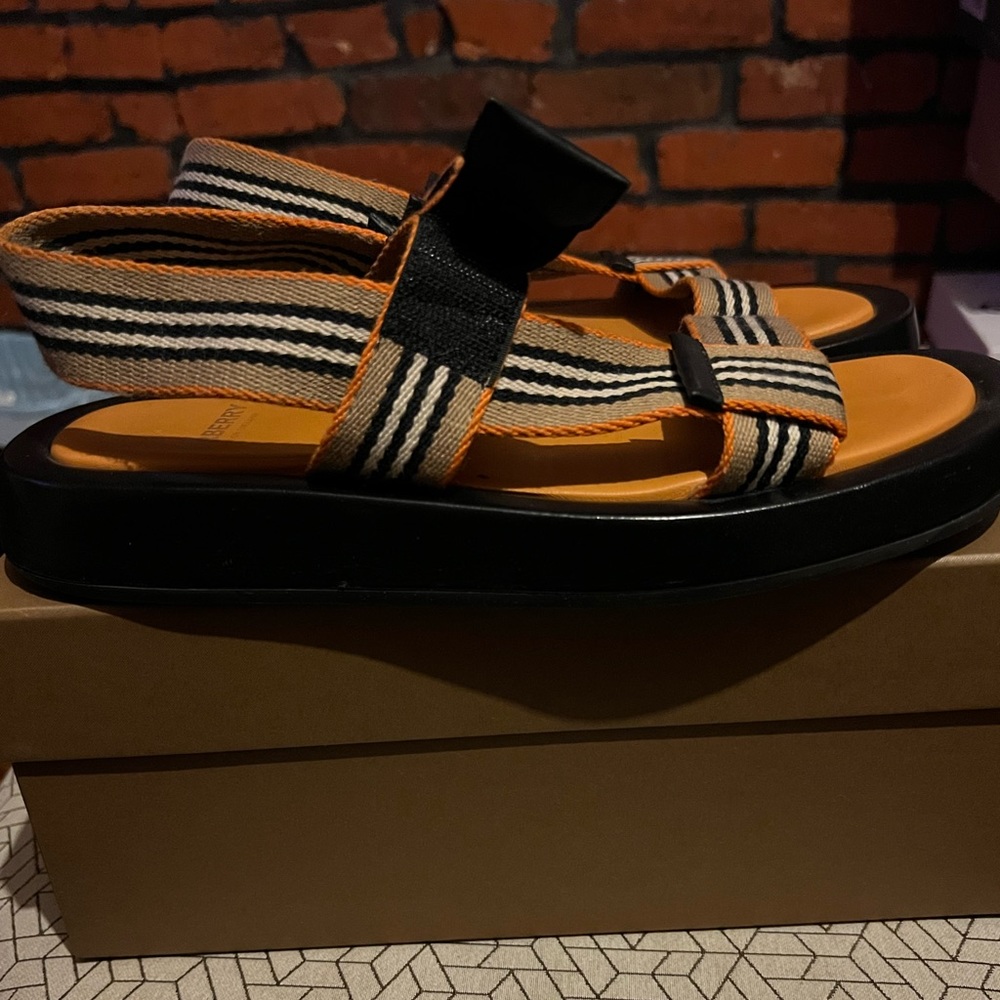 Burberry Icon Stripe Sandals (Size 40) - Picture 5 of 12